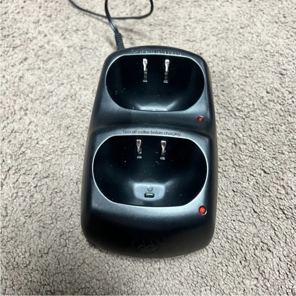 Motorola TALKABOUT T8500 Two Way Radios With Charger And Two Xtra faces set of 2 - Picture 10 of 13